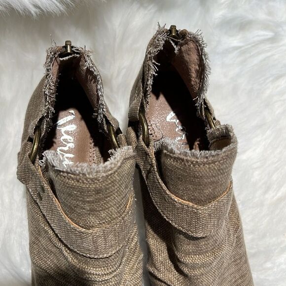 VERY G SOLANGE PEEP TOE BOOTIE.  Size 8.5.  B71 - Picture 6 of 9